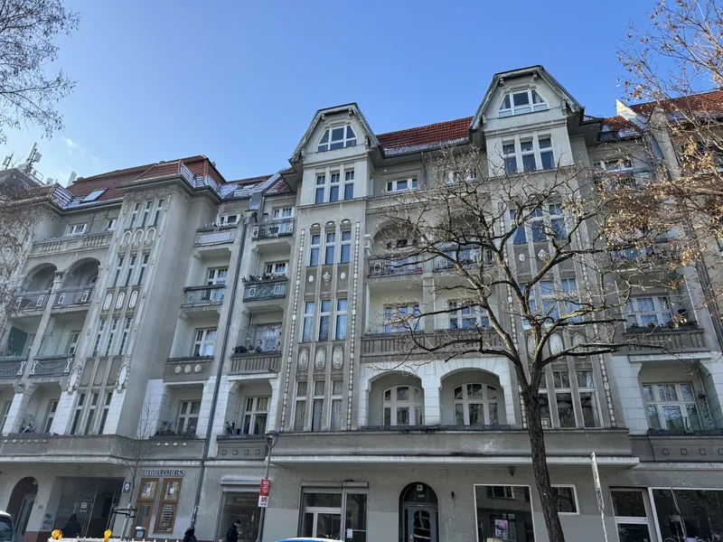 Wohnen im denkmalgeschützten Altbau- 2.Zi.-Whg. schön renoviert m. Dielen, Balkon... — photo 1